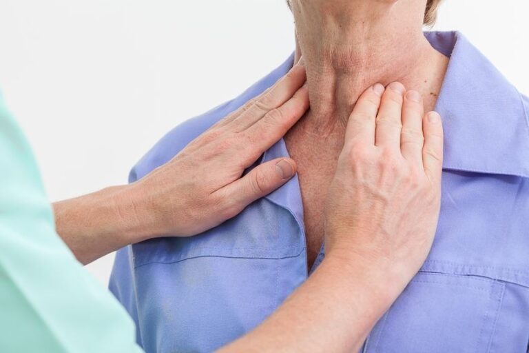 Maladie de Hashimoto : guide naturel pour la gérer